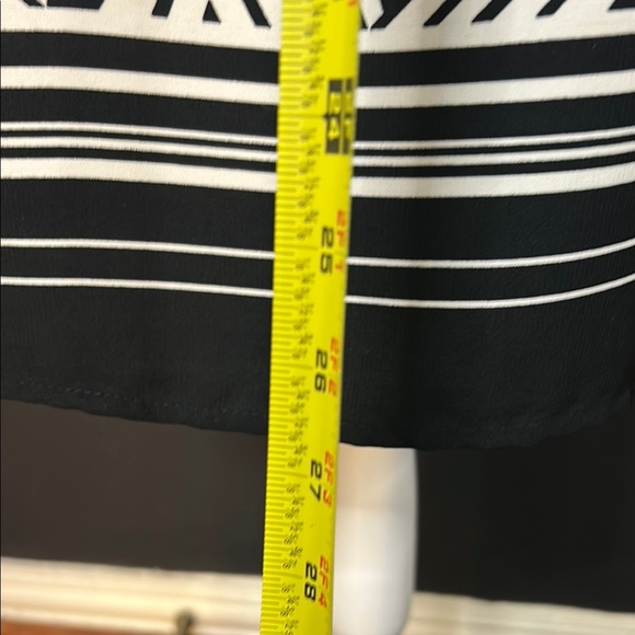 NWT Black & White Geometric Print Tunic Dress | Bold Graphic Pattern 3/4 Sleeve - Picture 6 of 7